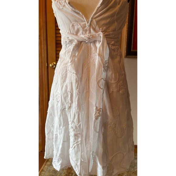 A. Byer Sweet Heart White Dress — 5 - Picture 8 of 12